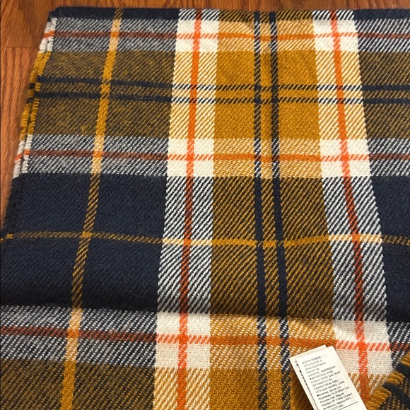 Old Navy Men’s Scarf - Picture 8 of 10